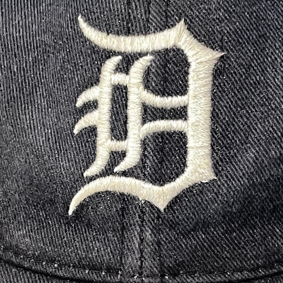 MLB | Black Detroit Tigers Adjustable Baseball Cap, One Size - Picture 2 of 7